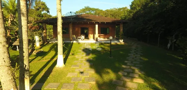 Fazenda / Sítio / Chácara com 4 Quartos à venda, 420m² no Das Laranjeiras, São Francisco do Sul