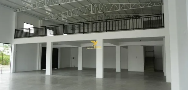 Galpão / Depósito / Armazém para alugar, 582m² no Santa Regina, Camboriú