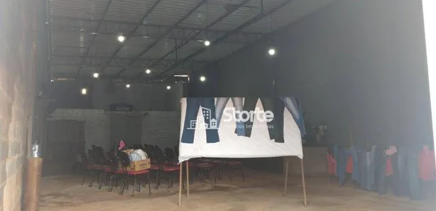 Galpão / Depósito / Armazém à venda, 240m² no Jardim Brasília, Uberlândia