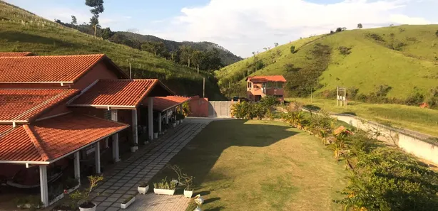 Fazenda / Sítio / Chácara com 4 Quartos à venda, 500m² no Zona Rural, Nazaré Paulista