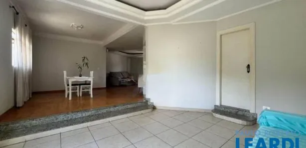 Sobrado com 3 Quartos à venda, 250m² no Parque Véu das Noivas, Poços de Caldas