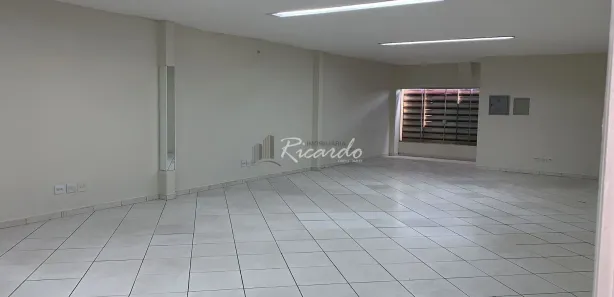 Conjunto Comercial / Sala para alugar, 110m² no Centro, Arapongas