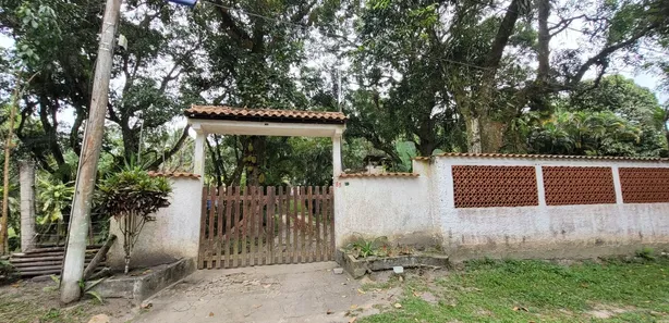Fazenda / Sítio / Chácara com 4 Quartos à venda, 8040m² no Vale das Pedrinhas, Guapimirim