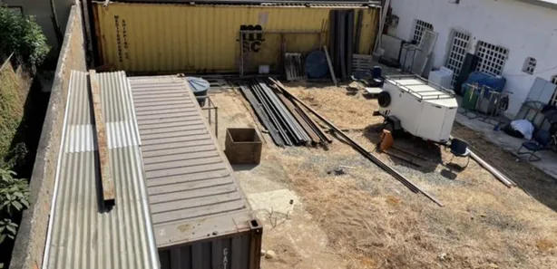 Loja / Salão / Ponto Comercial com 3 Quartos à venda, 225m² no Vila Isa, Governador Valadares