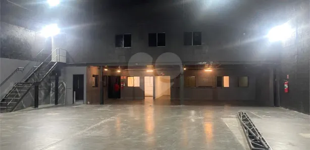 Galpão / Depósito / Armazém para alugar, 550m² no Vila Endres, Guarulhos