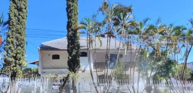 Sobrado com 6 Quartos para alugar, 10m² no Centro, Telêmaco Borba