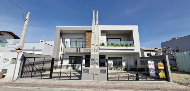 Sobrado com 3 Quartos à venda, 132m² no Itacolomi, Balneário Piçarras