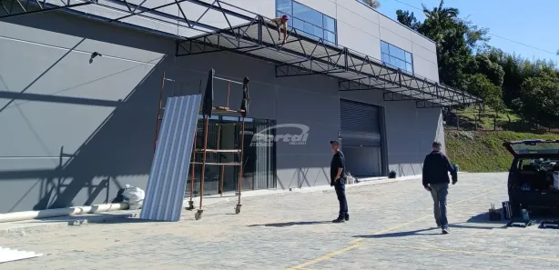 Conjunto Comercial / Sala para alugar, 240m² no Do Salto, Blumenau