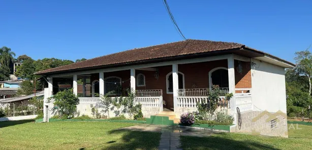 Fazenda / Sítio / Chácara com 3 Quartos à venda, 680m² no Itararé, Embu-Guaçu