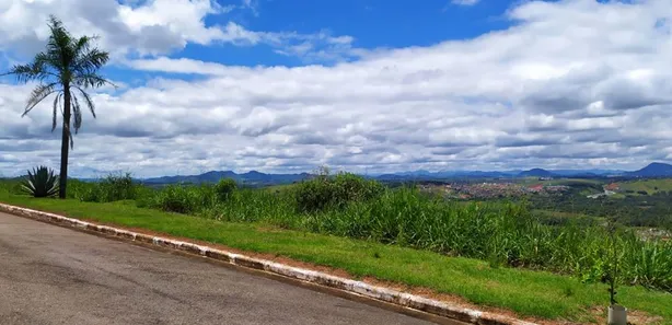 Terreno / Lote / Condomínio à venda, 1400m² no Village Ângelo Guersoni, Pouso Alegre