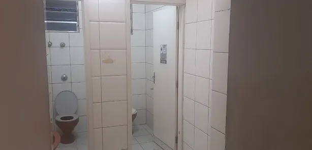 Galpão / Depósito / Armazém com 1 Quarto para venda ou aluguel, 650m² no Encruzilhada, Santos
