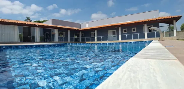 Fazenda / Sítio / Chácara com 3 Quartos à venda, 370m² no Chácara Marambaia, Caçapava