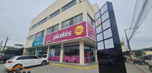 Conjunto Comercial / Sala para alugar, 270m² no Monte Alegre, Camboriú