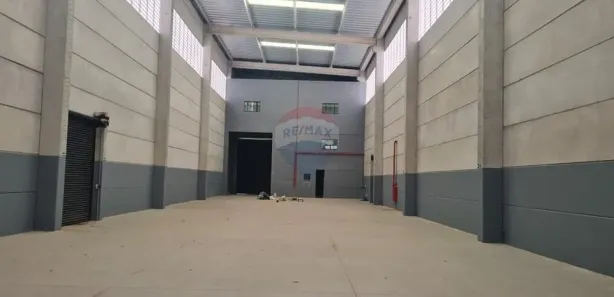 Galpão / Depósito / Armazém para alugar, 930m² no Portão, Arujá