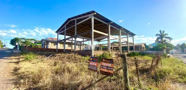 Galpão / Depósito / Armazém para venda ou aluguel, 320m² no Juscelino Kubitschek, Santa Maria