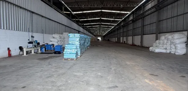 Galpão / Depósito / Armazém para alugar, 4000m² no Centro, Escada