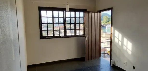 Casa de Vila com 2 Quartos para alugar, 55m² no São Lourenço, Niterói