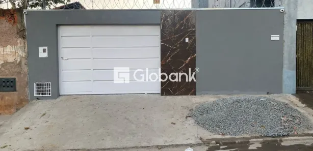 Casa com 2 Quartos para alugar, 90m² no Alto da Boa Vista, Montes Claros