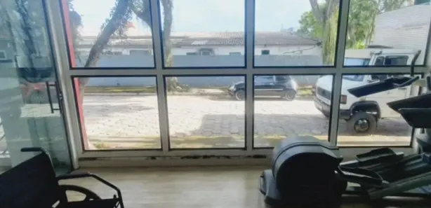 Loja / Salão / Ponto Comercial com 15 Quartos para venda ou aluguel, 450m² no Montese, Resende