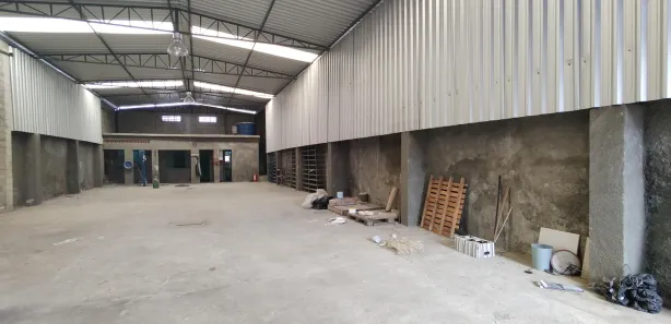 Galpão / Depósito / Armazém para alugar, 400m² no Cascadura, Rio de Janeiro
