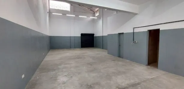 Galpão / Depósito / Armazém para alugar, 250m² no Vila Endres, Guarulhos