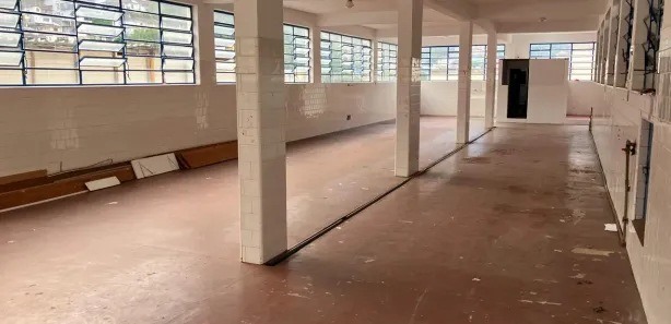 Prédio Inteiro para alugar, 999m² no Mosela, Petrópolis