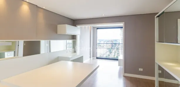 Apartamento com 2 Quartos para alugar, 50m² no Centro, Curitiba