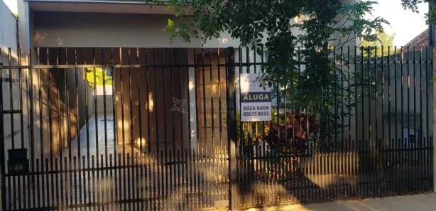 Casa com 3 Quartos para alugar, 72m² no Jardim São Clemente, Maringá