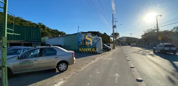 Galpão / Depósito / Armazém à venda, 700m² no Rio Tavares, Florianópolis
