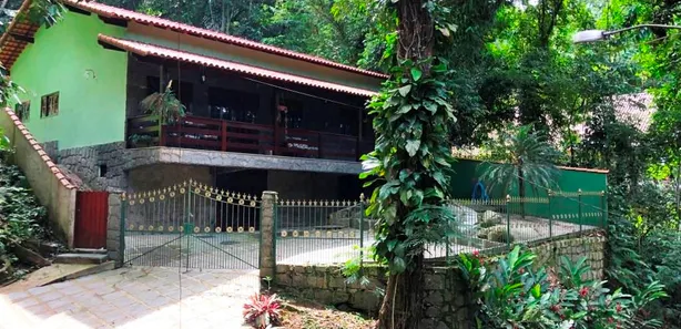 Casa de Condomínio com 3 Quartos à venda, 230m² no Limoeiro, Guapimirim