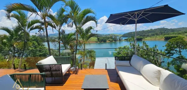 Fazenda / Sítio / Chácara com 3 Quartos à venda, 230m² no Portal da Igaratá, Igaratá