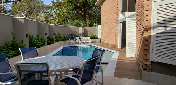 Casa com 5 Quartos para venda ou aluguel, 700m² no Jardim Virgínia, Guarujá