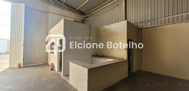 Galpão / Depósito / Armazém à venda, 350m² no Nossa Senhora das Graças, Uberlândia