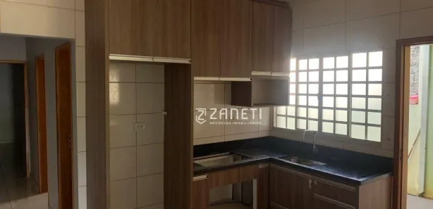Casa com 2 Quartos para alugar, 70m² no Jardim Barcelona, Londrina