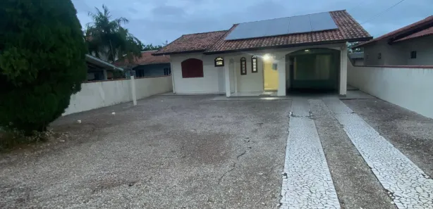 Casa com 5 Quartos para alugar, 390m² no Universitário, Tijucas