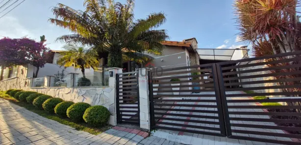 Casa com 3 Quartos à venda, 350m² no Alto dos Pinheiros, Juiz de Fora
