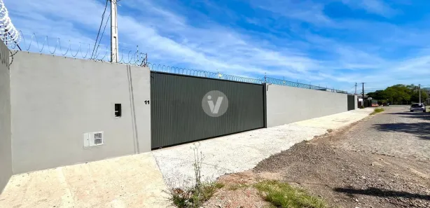 Galpão / Depósito / Armazém com 2 Quartos para venda ou aluguel, 500m² no Tomazetti, Santa Maria