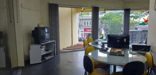 Prédio Inteiro à venda, 600m² no Centro, Arujá