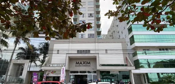 Loja / Salão / Ponto Comercial para venda ou aluguel, 555m² no Centro, Balneário Camboriú