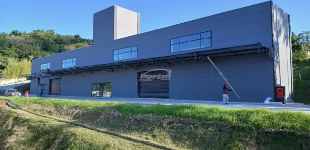 Conjunto Comercial / Sala para alugar, 240m² no Do Salto, Blumenau