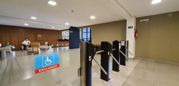 Loja / Salão / Ponto Comercial para alugar, 42m² no Vila Izabel, Curitiba