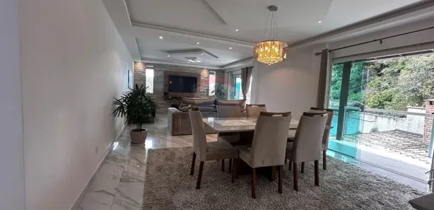 Casa com 3 Quartos à venda, 375m² no Castelanea, Petrópolis