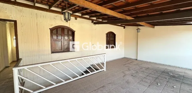Casa com 4 Quartos para alugar, 110m² no Sagrada Família, Montes Claros