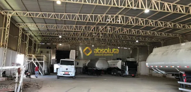 Galpão / Depósito / Armazém para alugar, 1800m² no Jaguaribe, Escada