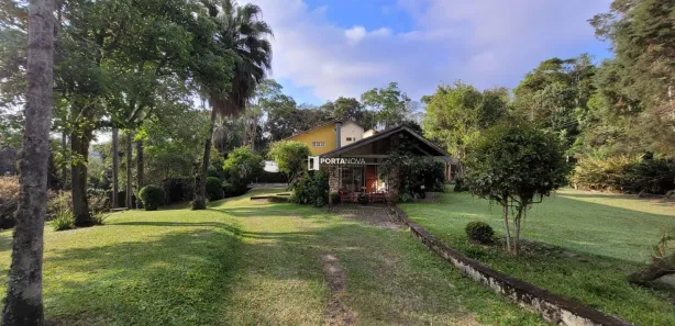 Fazenda / Sítio / Chácara com 6 Quartos à venda, 432m² no Chácaras Bartira, Embu das Artes