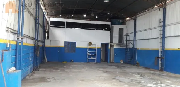 Galpão / Depósito / Armazém à venda, 200m² no Sol e Mar, Macaé
