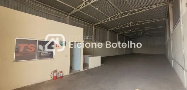 Galpão / Depósito / Armazém à venda, 350m² no Nossa Senhora das Graças, Uberlândia