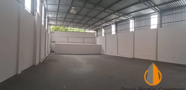 Galpão / Depósito / Armazém para venda ou aluguel, 686m² no Coelho, São Gonçalo
