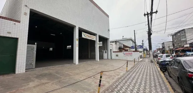 Galpão / Depósito / Armazém para alugar, 750m² no Parque São Vicente, São Vicente