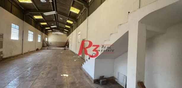 Galpão / Depósito / Armazém para alugar, 347m² no Parque Bitaru, São Vicente